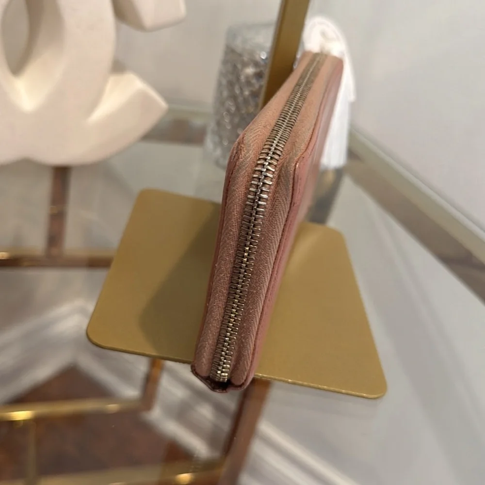 Yves Saint Laurent Blush Leather Wallet - Picture 7 of 10